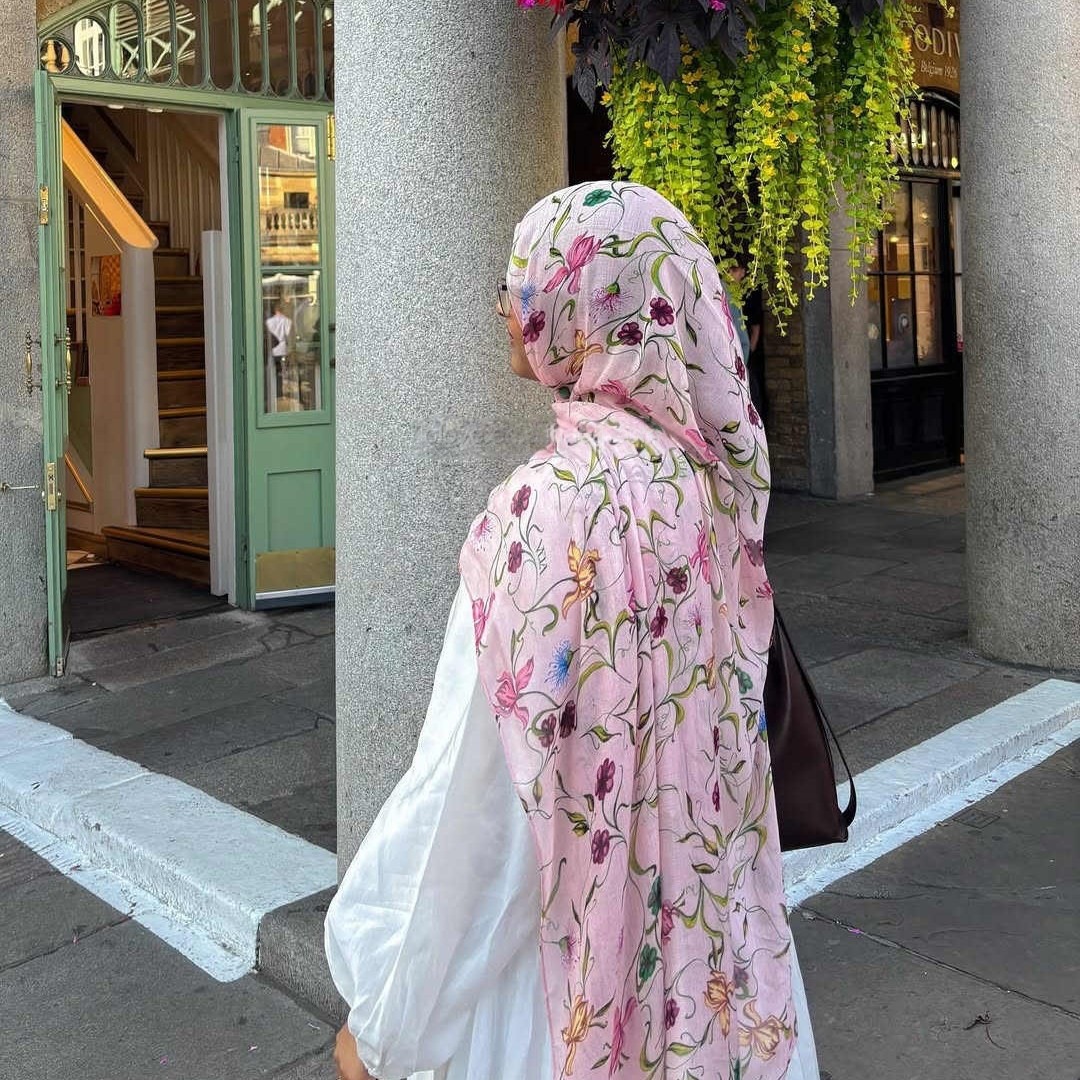Go Ethnic Fashion - Hijab Wanita Bohemian Motif Bunga Watercolour